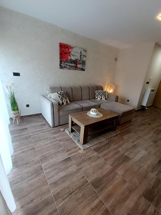 Lav Apartment *